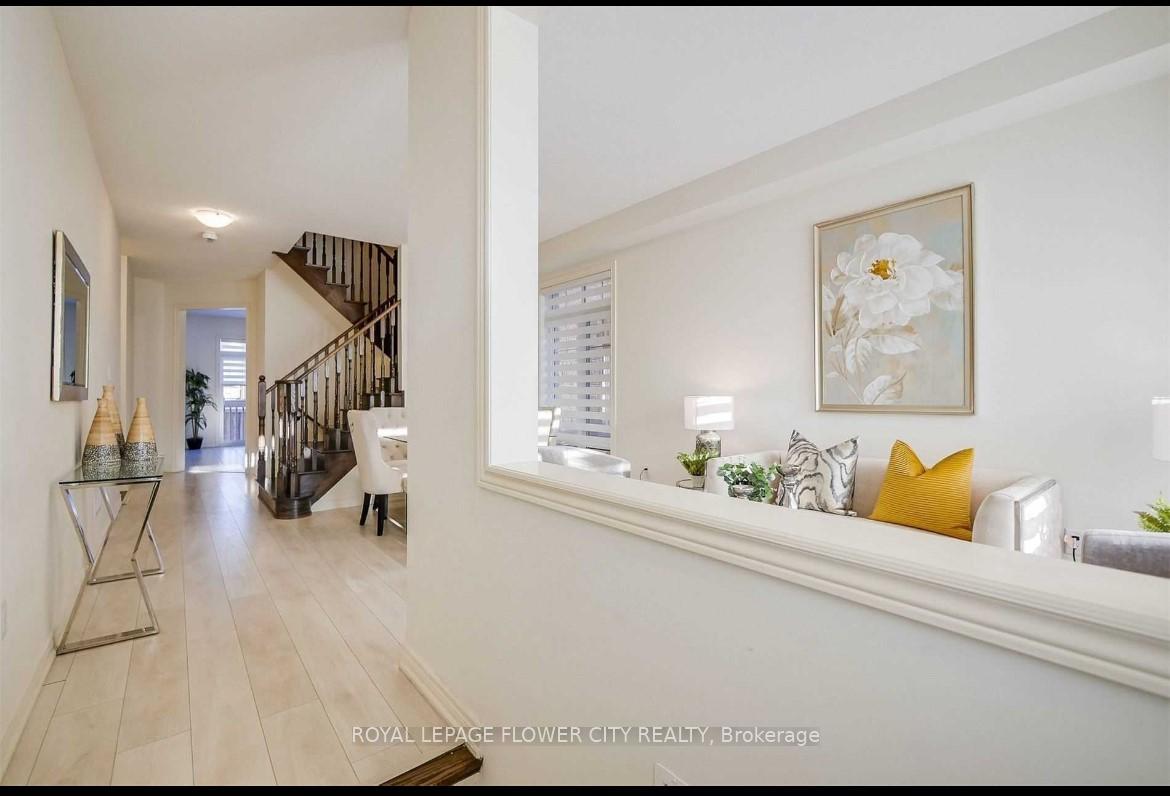 Photo 5 of 49 Truro Circle, Brampton, Bram West — HOMEH