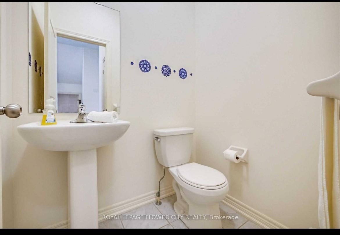 Photo 10 of 49 Truro Circle, Brampton, Bram West — HOMEH