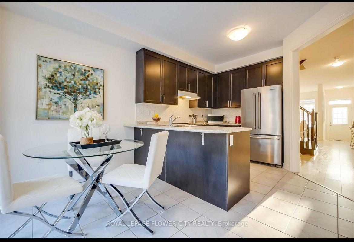 Photo 11 of 49 Truro Circle, Brampton, Bram West — HOMEH