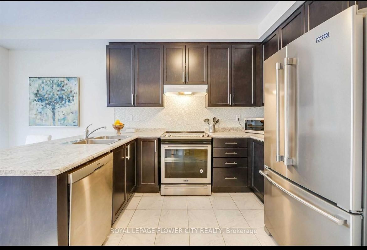 Photo 13 of 49 Truro Circle, Brampton, Bram West — HOMEH