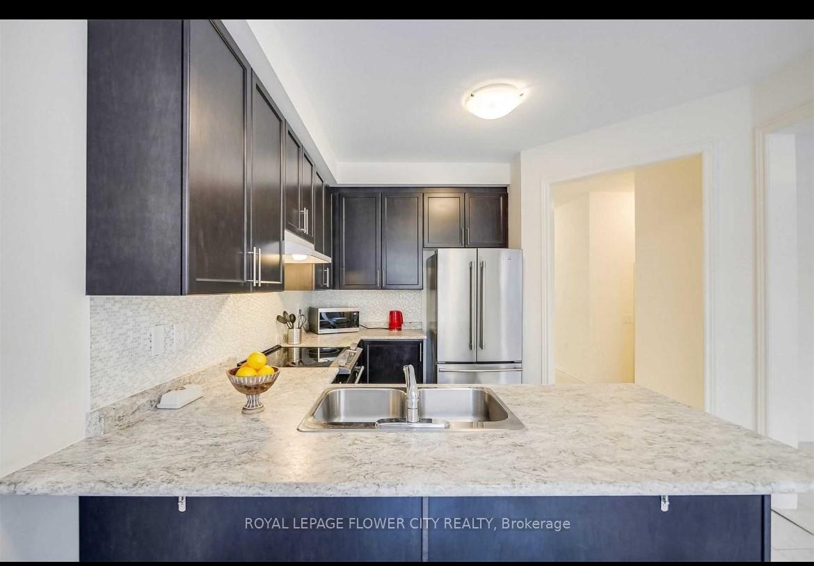 Photo 14 of 49 Truro Circle, Brampton, Bram West — HOMEH
