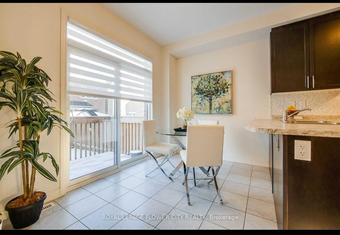 Photo 16 of 49 Truro Circle, Brampton, Bram West — HOMEH