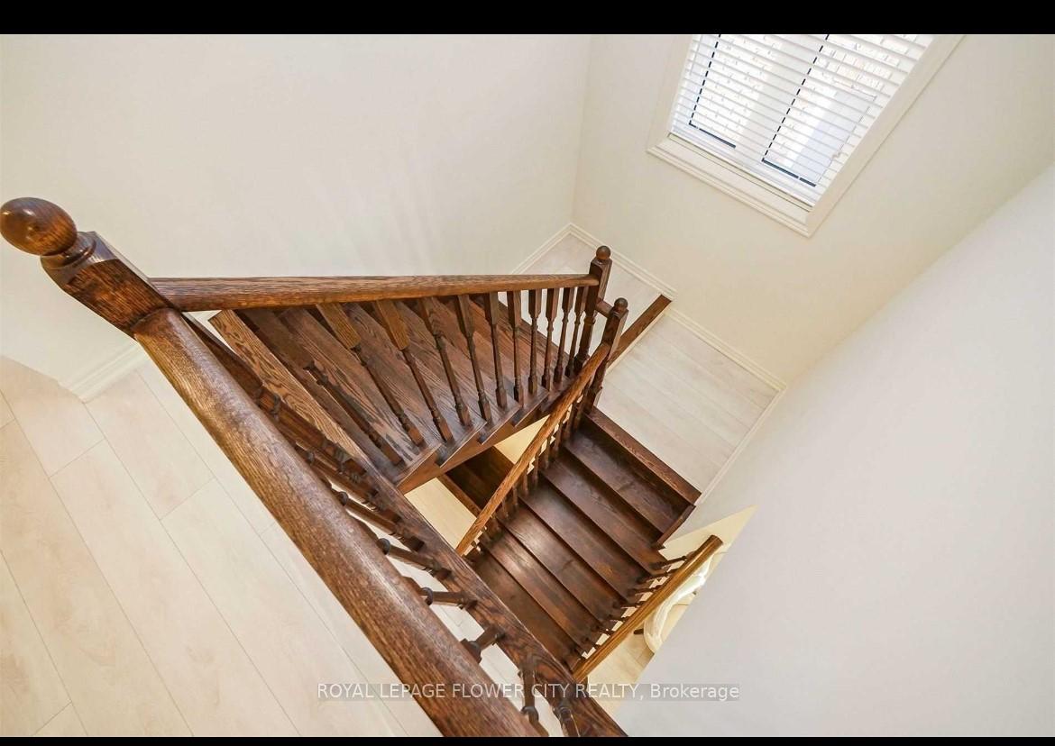 Photo 18 of 49 Truro Circle, Brampton, Bram West — HOMEH