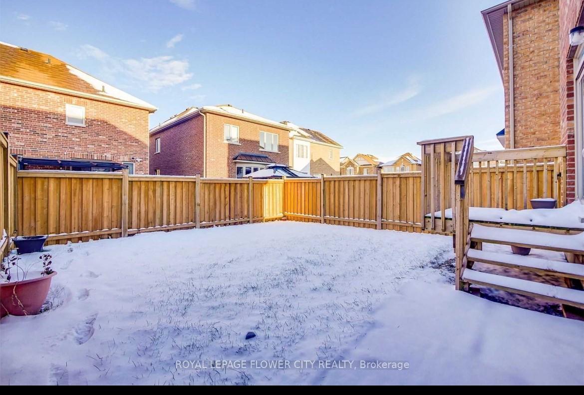 Photo 27 of 49 Truro Circle, Brampton, Bram West — HOMEH