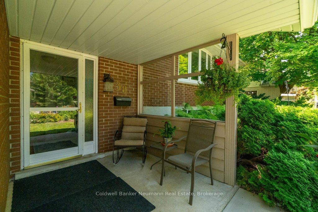 Photo 2 of 38 Hickory Street, Guelph, Kortright West — HOMEH