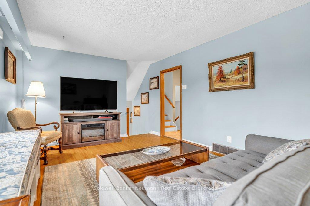 Photo 11 of 38 Hickory Street, Guelph, Kortright West — HOMEH