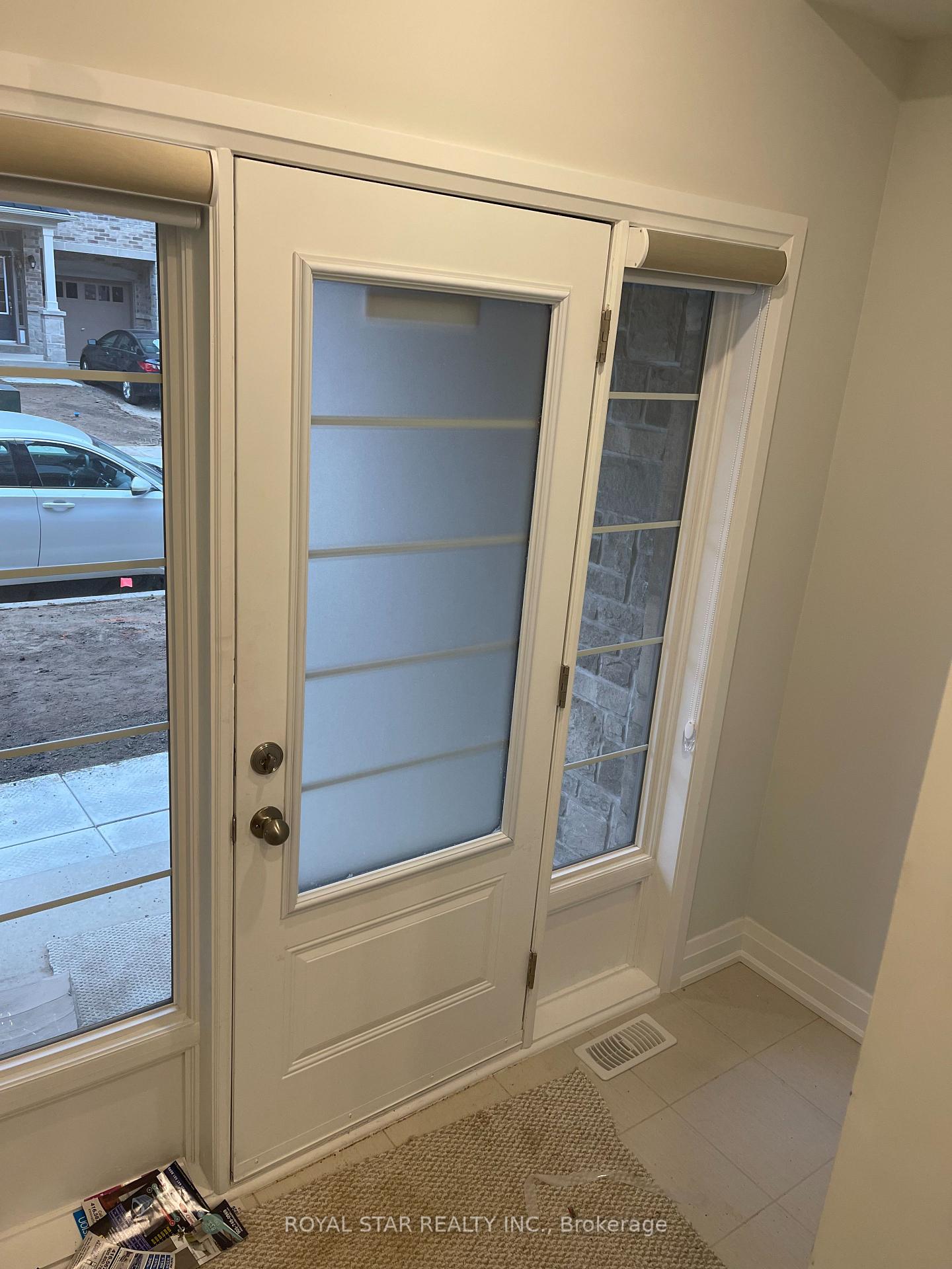 Photo 4 of 10 Summerbeam Way, Brampton, Bram West — HOMEH