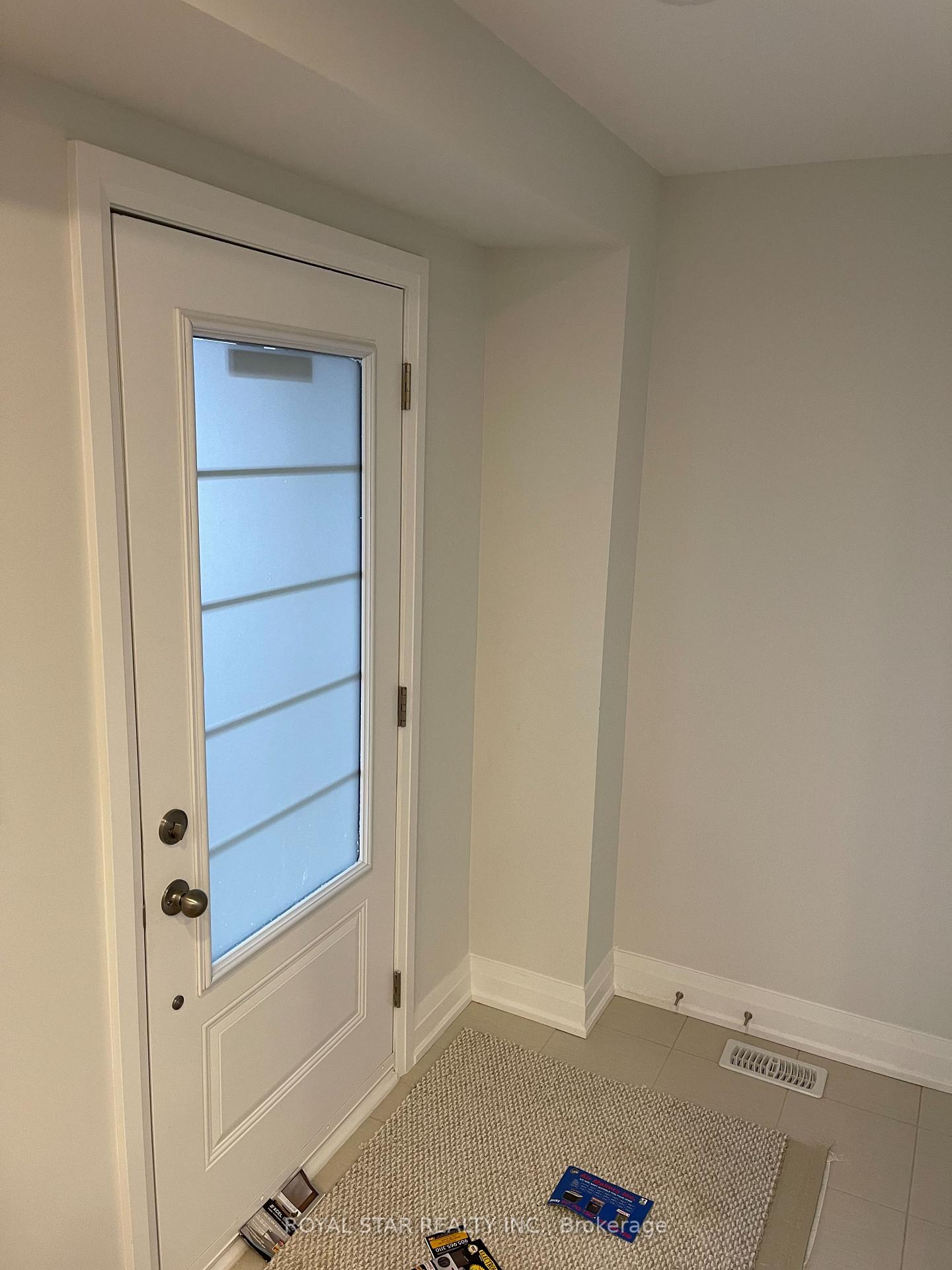 Photo 3 of 10 Summerbeam Way, Brampton, Bram West — HOMEH