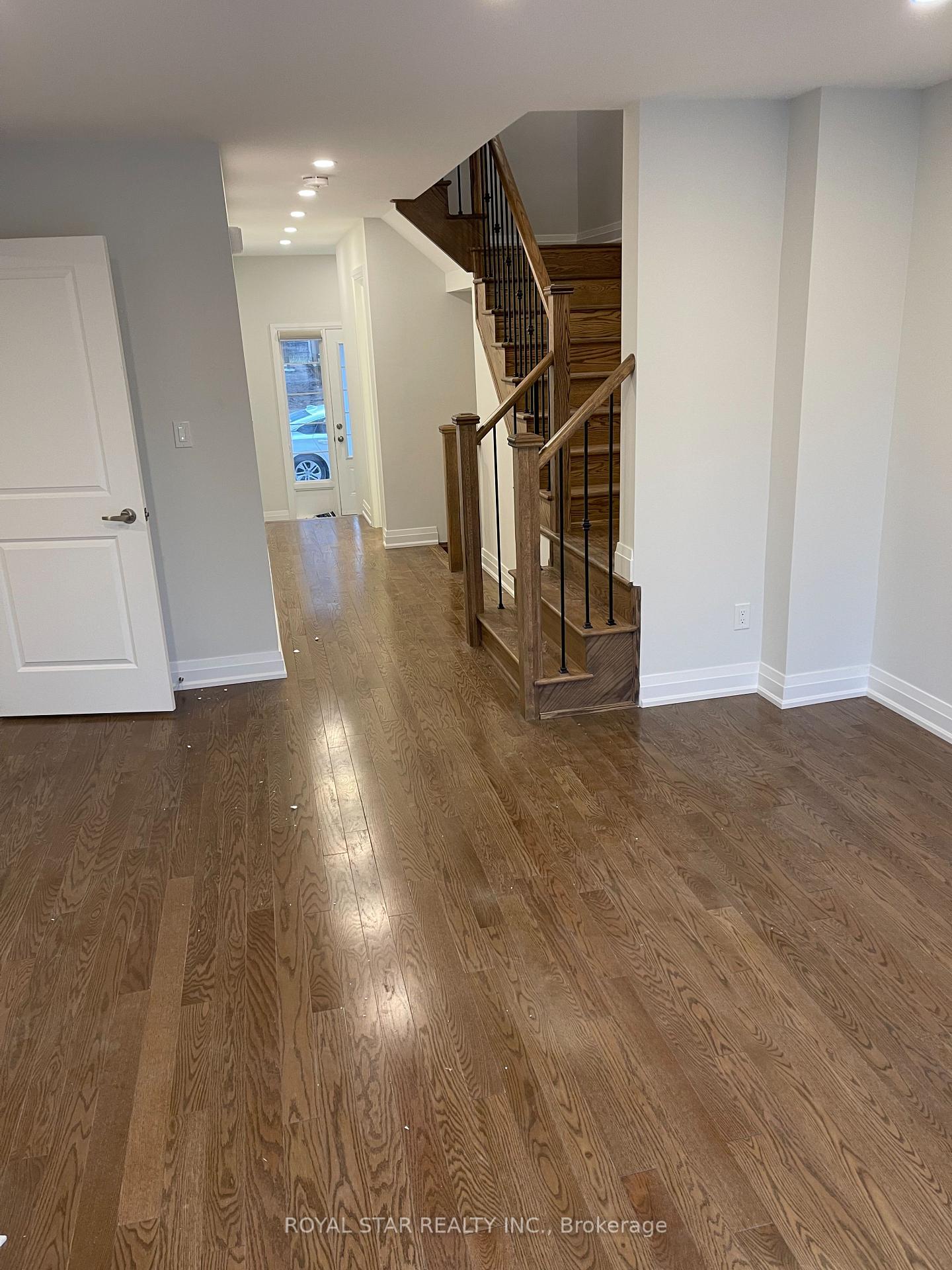 Photo 5 of 10 Summerbeam Way, Brampton, Bram West — HOMEH