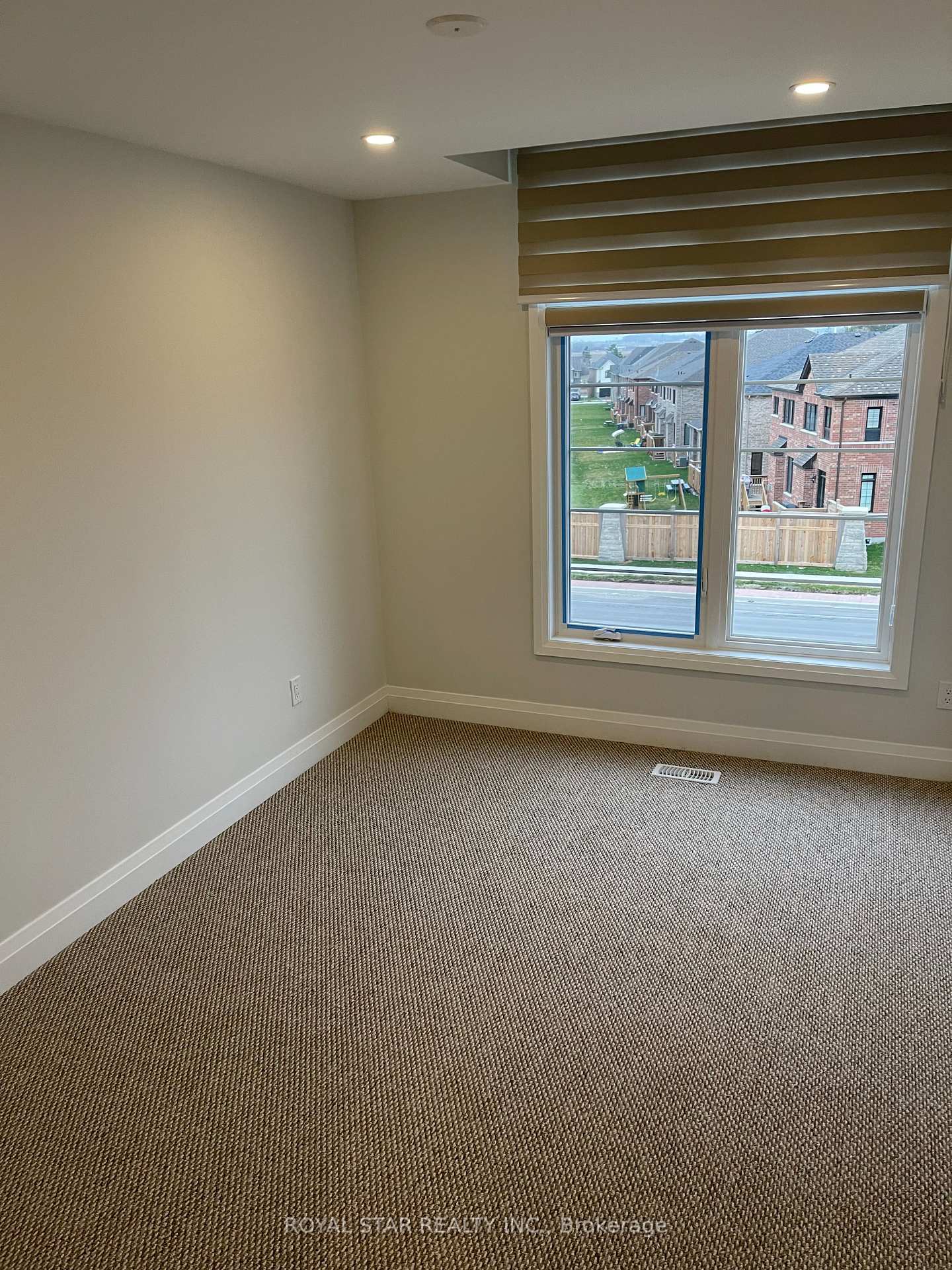 Photo 12 of 10 Summerbeam Way, Brampton, Bram West — HOMEH