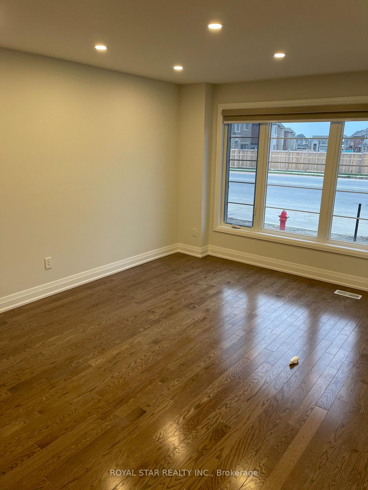 Photo 17 of 10 Summerbeam Way, Brampton, Bram West — HOMEH