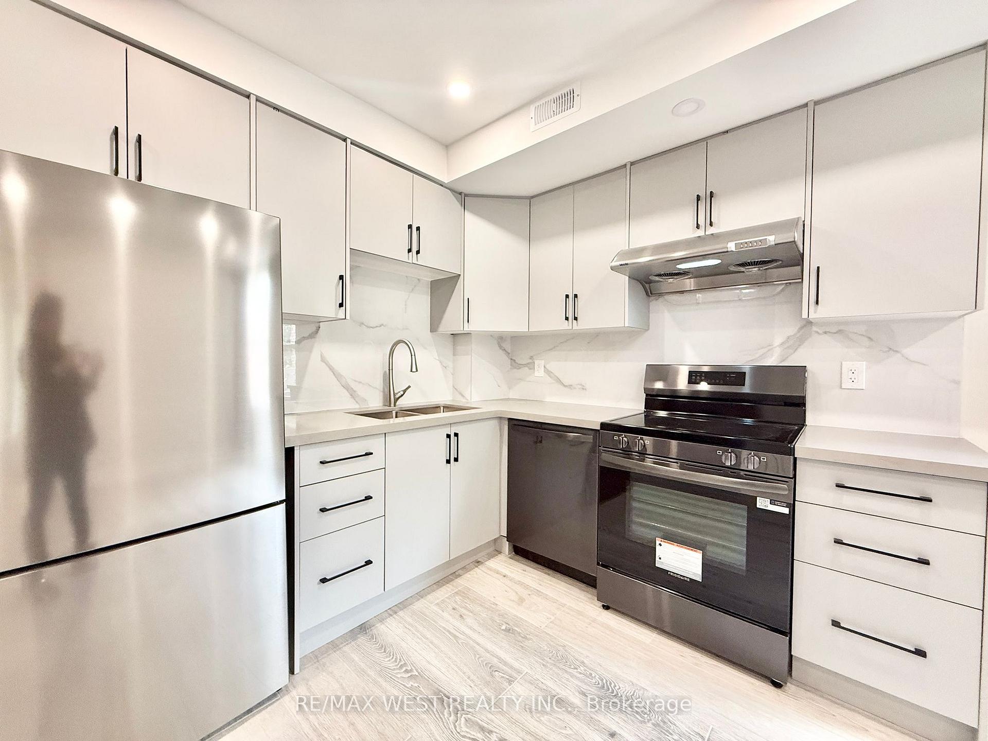 Photo 3 of Unit 2nd Floor, 17 Page Street, Toronto, Palmerston-Little Italy — HOMEH