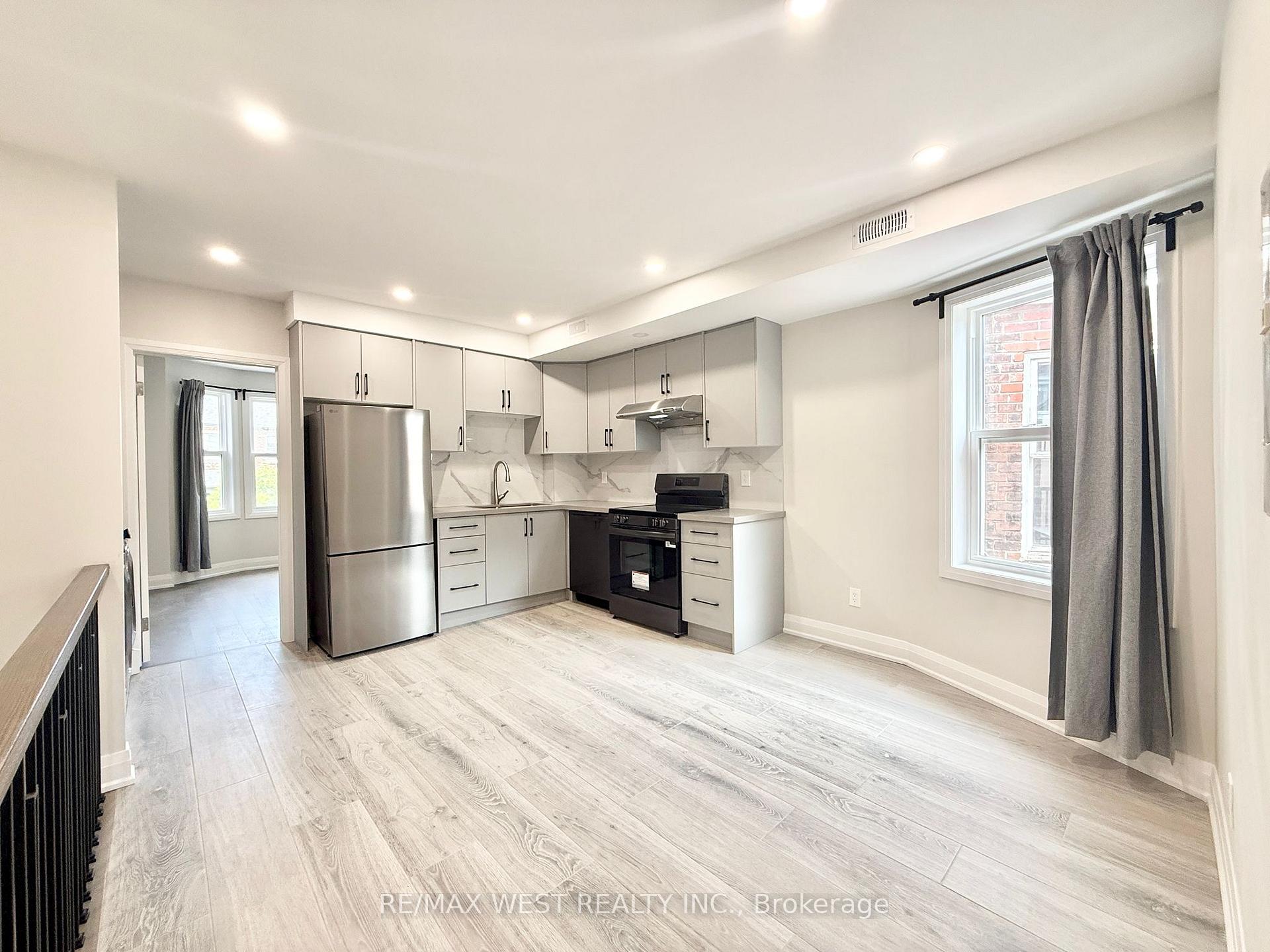 Photo 5 of Unit 2nd Floor, 17 Page Street, Toronto, Palmerston-Little Italy — HOMEH