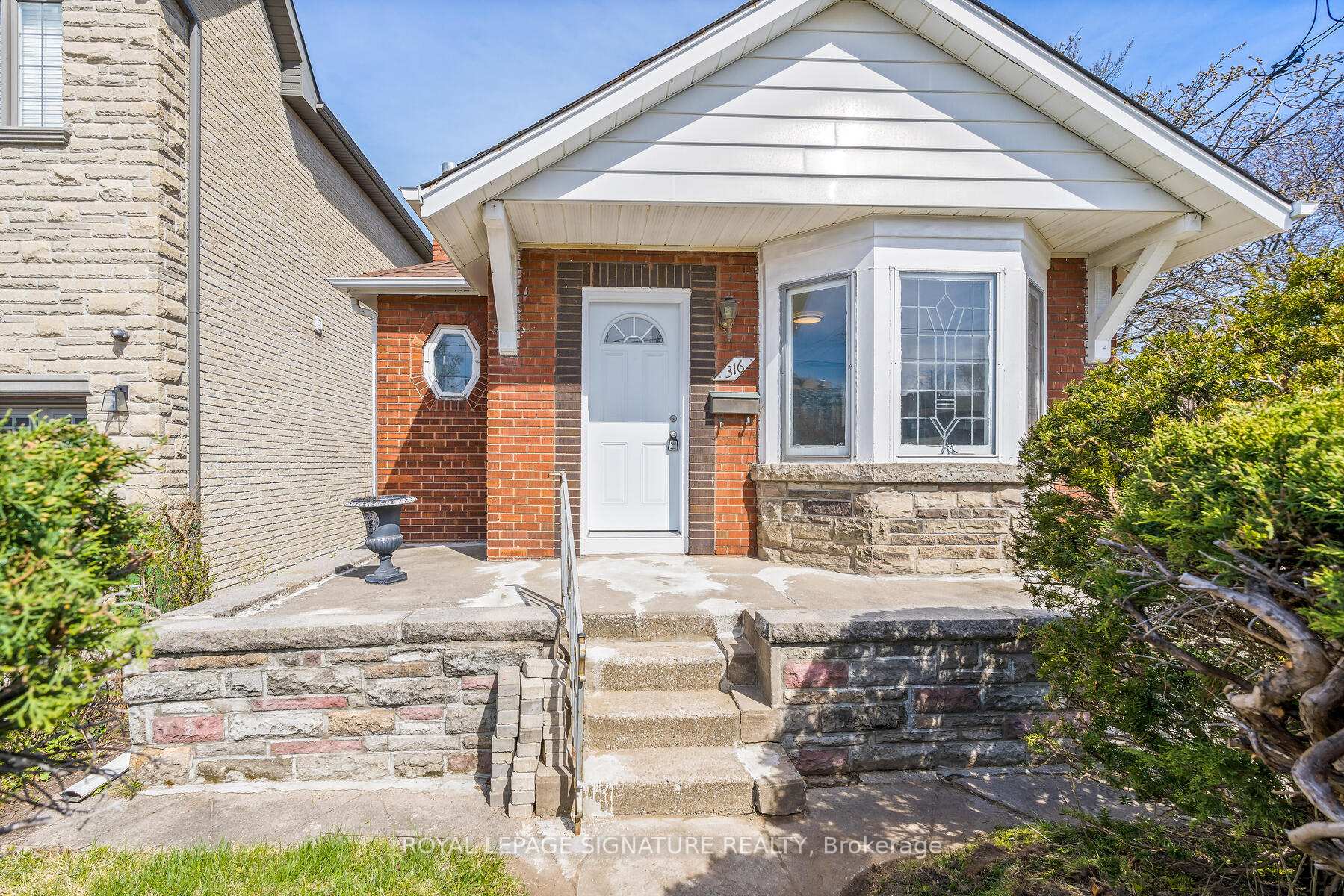 Photo 4 of 316 Cosburn Avenue, Toronto, East York — HOMEH