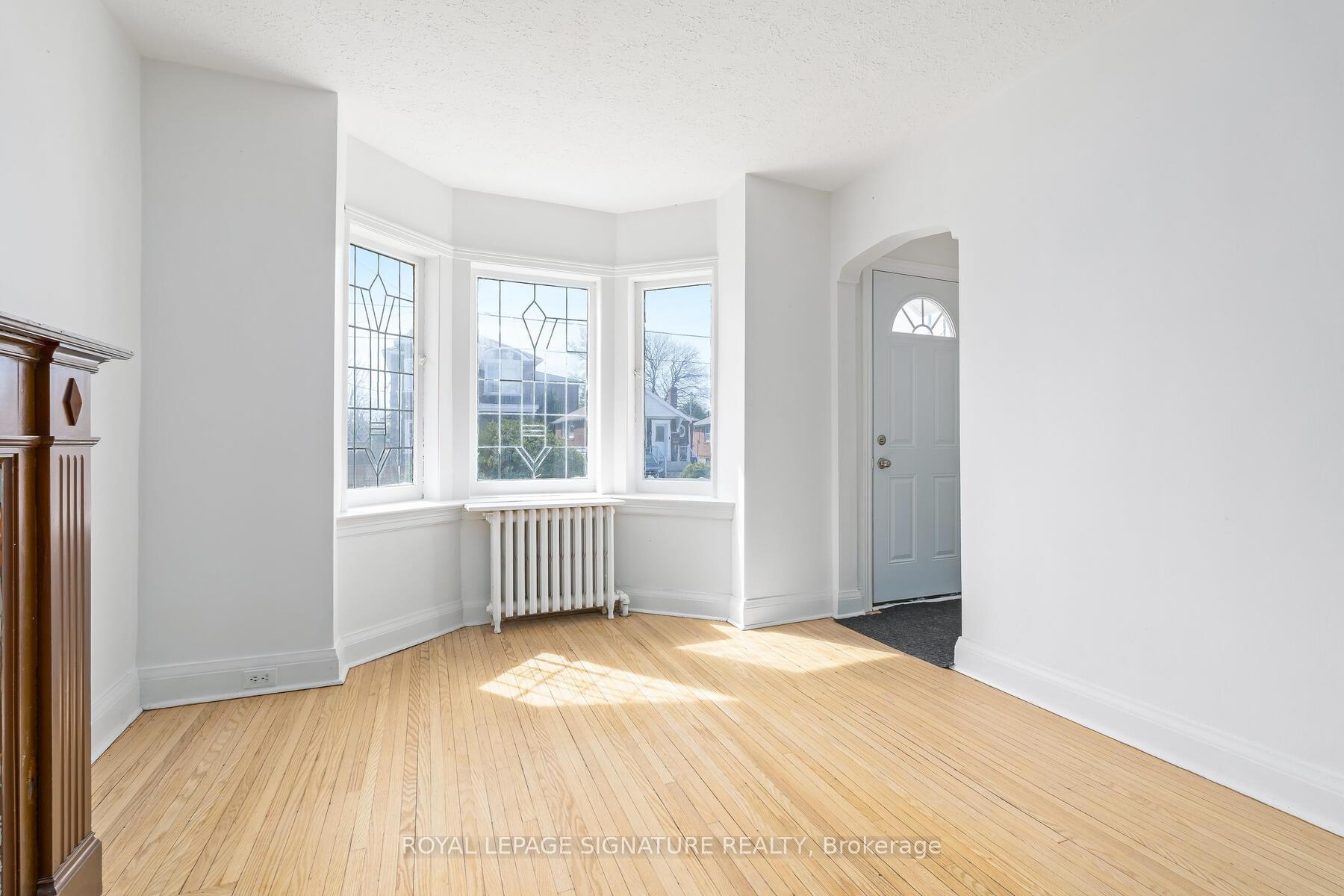 Photo 3 of 316 Cosburn Avenue, Toronto, East York — HOMEH