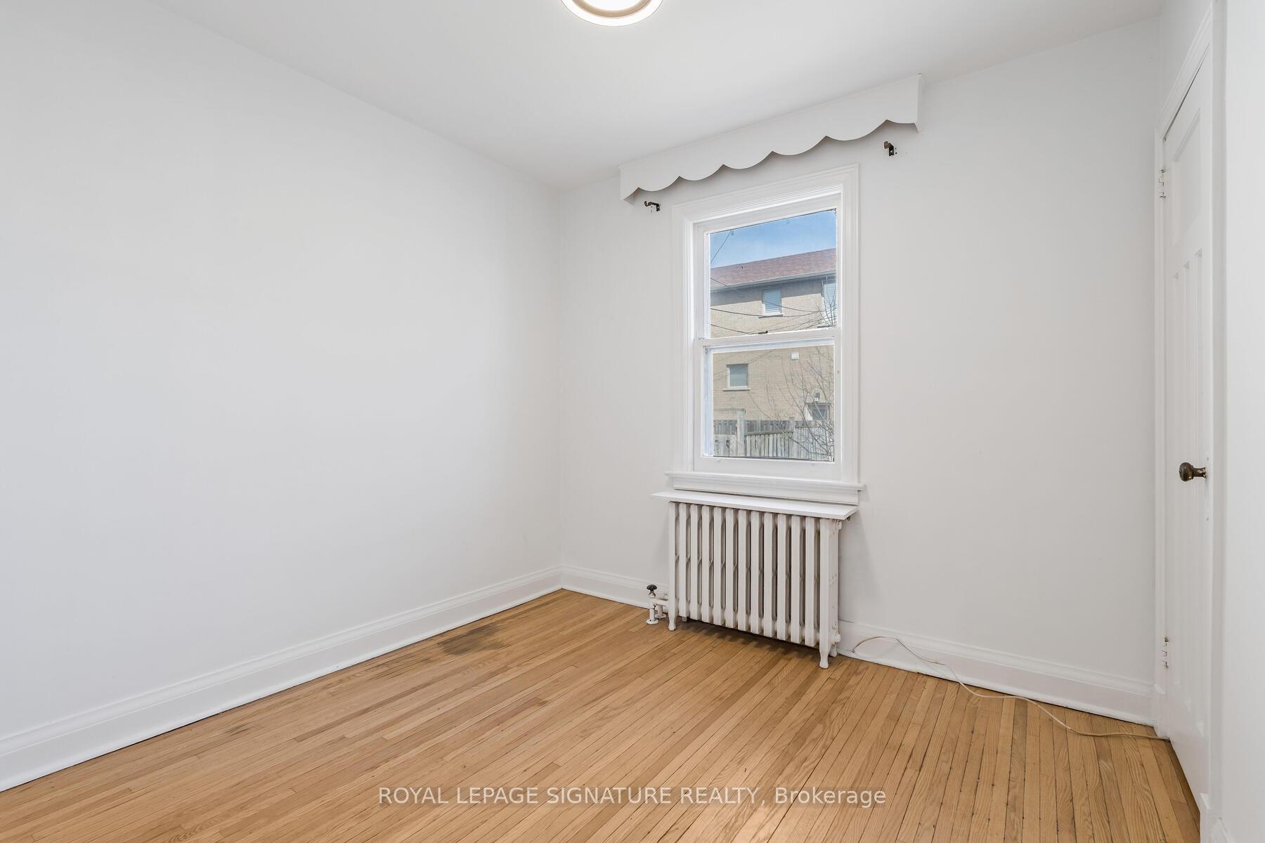Photo 12 of 316 Cosburn Avenue, Toronto, East York — HOMEH