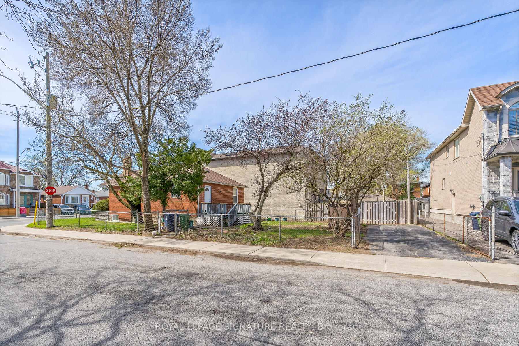 Photo 22 of 316 Cosburn Avenue, Toronto, East York — HOMEH