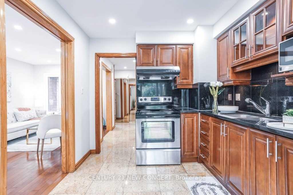 Photo 9 of 2 Sundown Court, Vaughan, Lakeview Estates — HOMEH