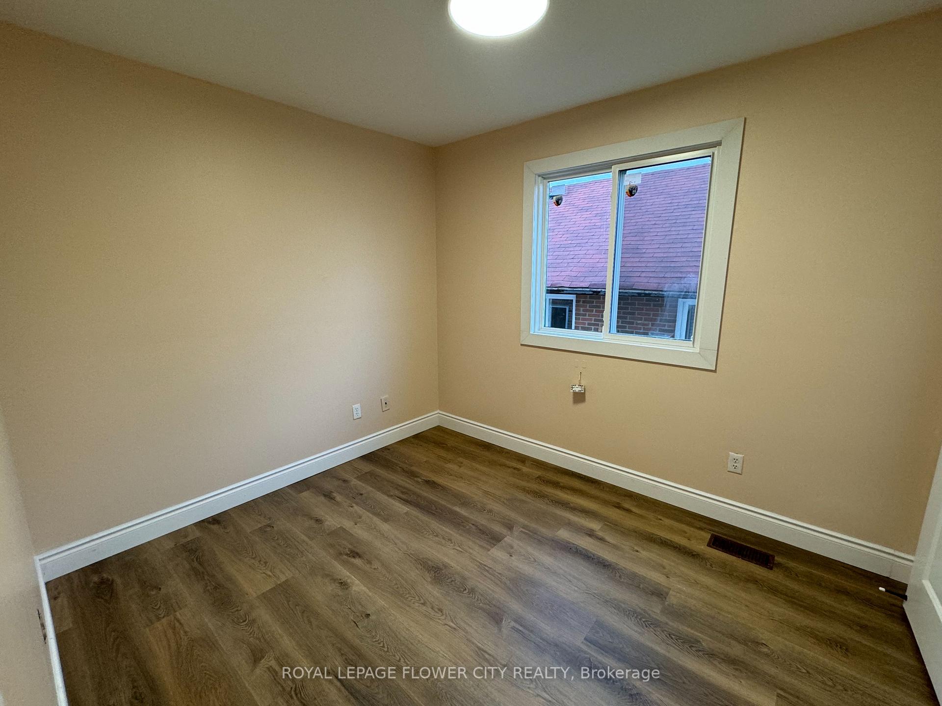Photo 10 of 40 Ashford Court, Brampton, Brampton North — HOMEH