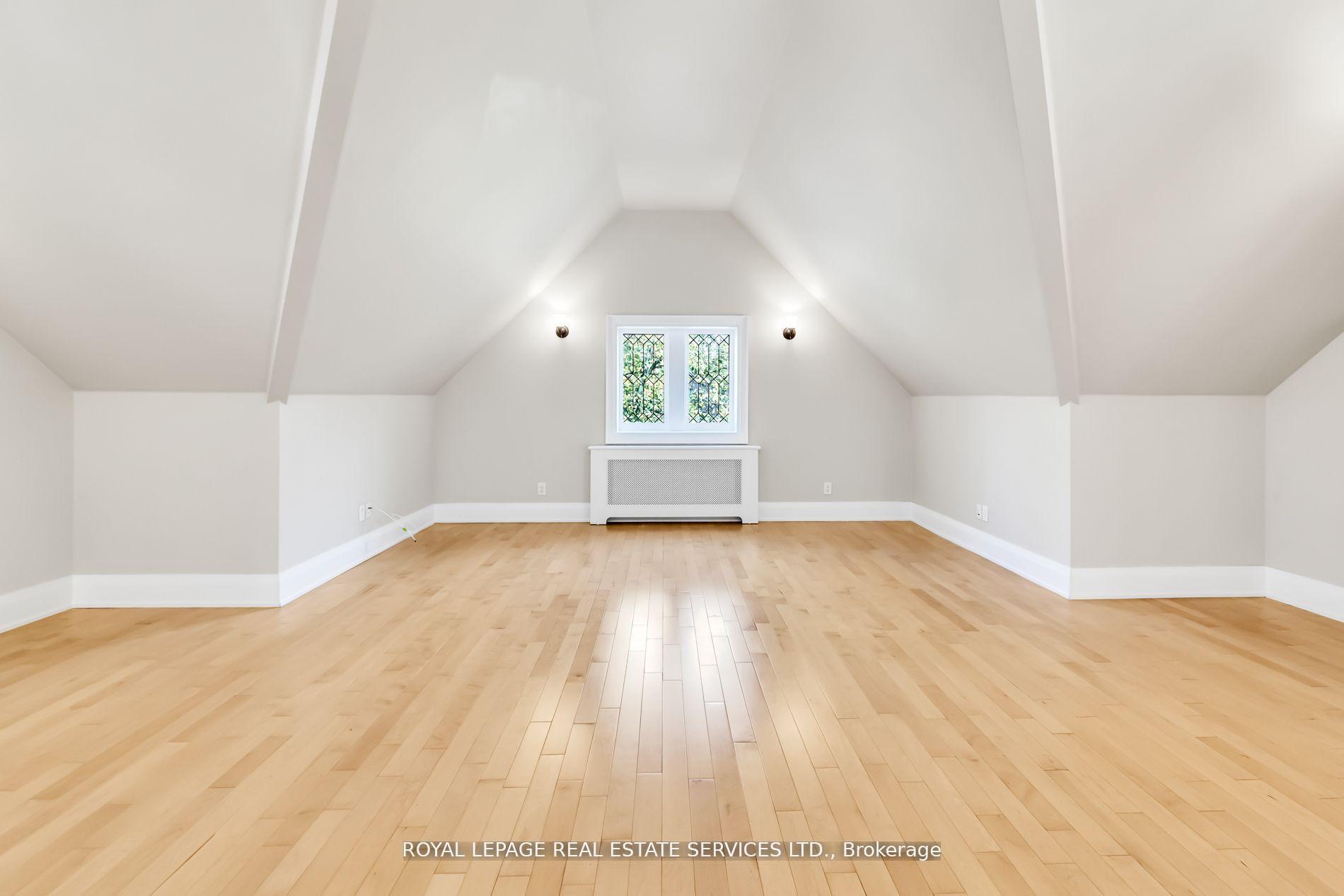 Photo 6 of Unit 3rd Flr, 113 Chaplin Crescent, Toronto, Yonge-Eglinton — HOMEH