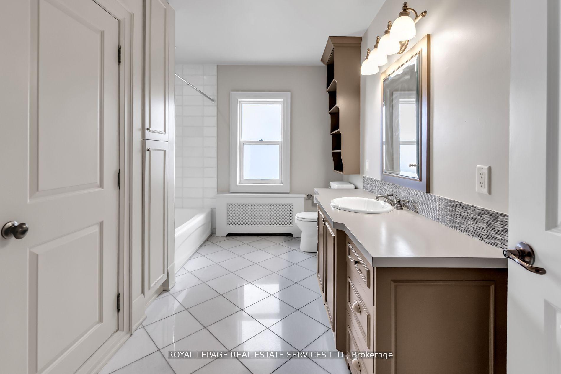 Photo 26 of Unit 3rd Flr, 113 Chaplin Crescent, Toronto, Yonge-Eglinton — HOMEH