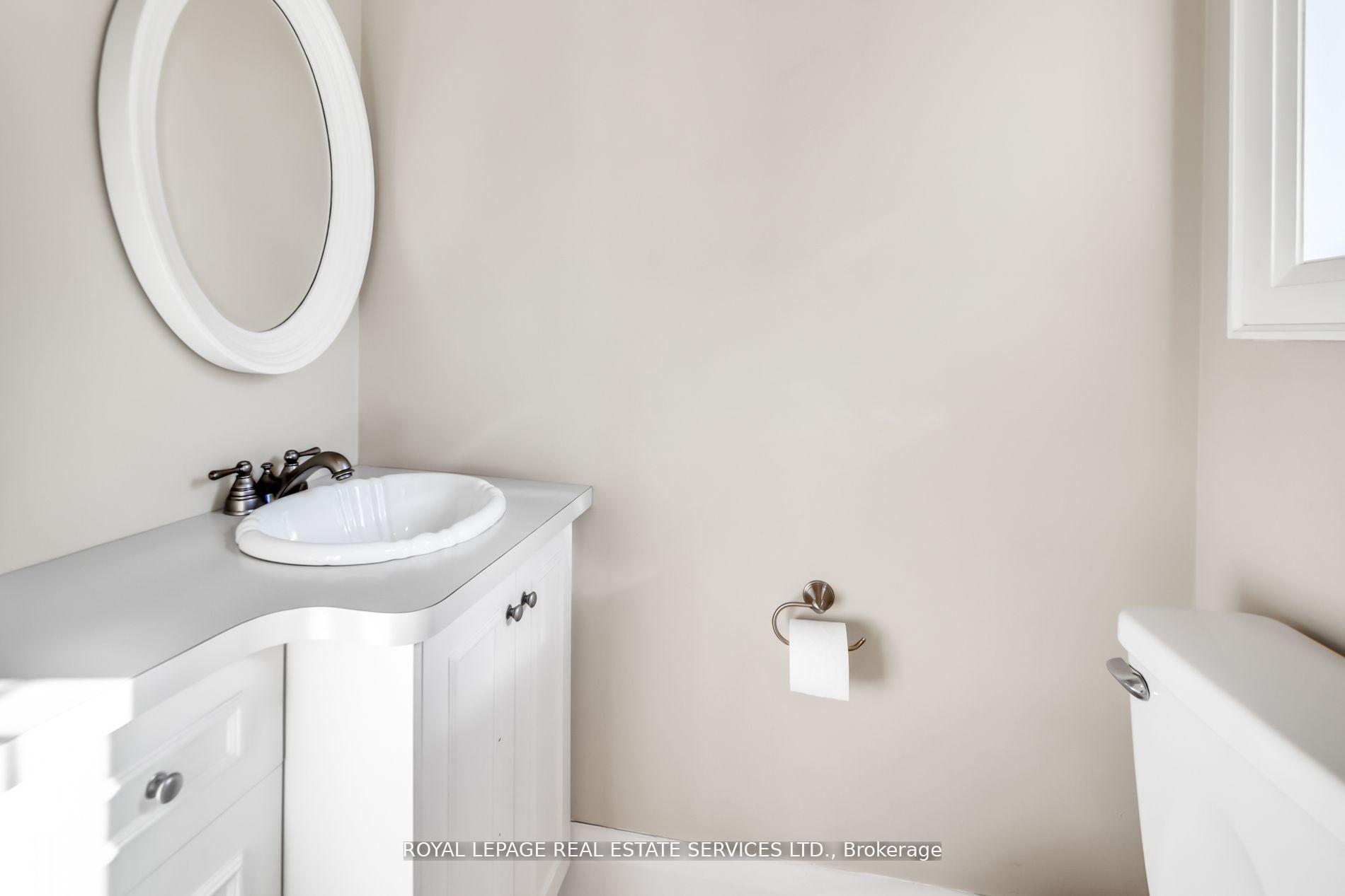 Photo 32 of Unit 3rd Flr, 113 Chaplin Crescent, Toronto, Yonge-Eglinton — HOMEH
