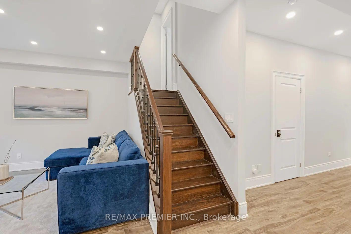 Photo 2 of Unit Lower, 105 Chesney Crescent, Vaughan, Kleinburg — HOMEH