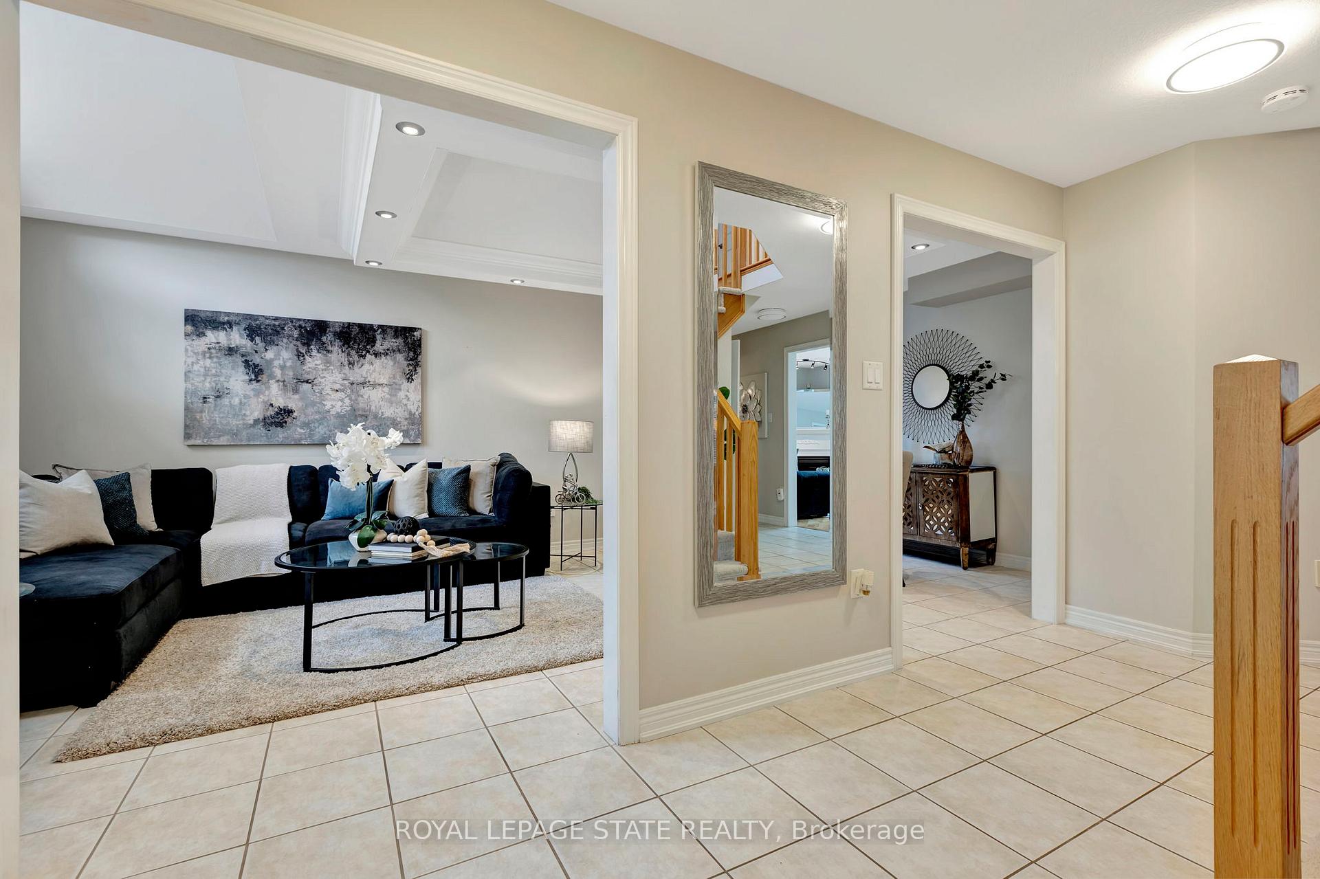 Photo 2 of 162 Silverlace Circle, Hamilton, Stoney Creek — HOMEH