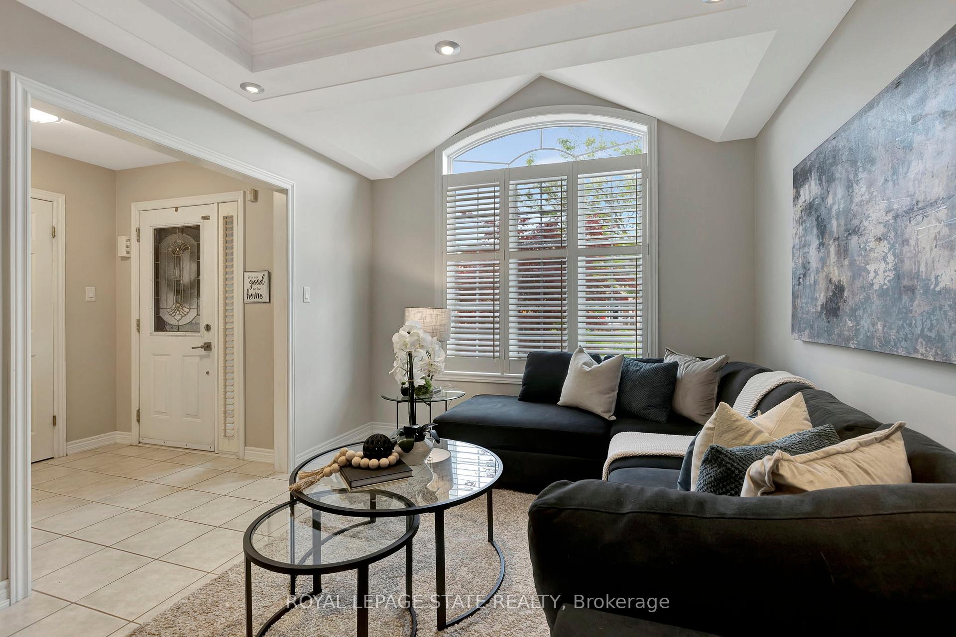 Photo 5 of 162 Silverlace Circle, Hamilton, Stoney Creek — HOMEH