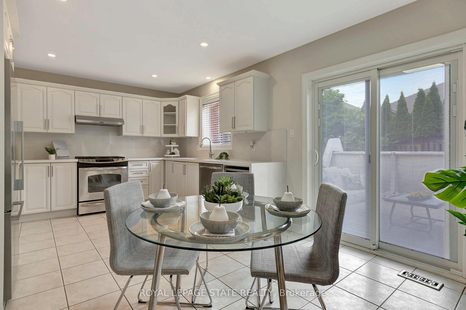 Photo 10 of 162 Silverlace Circle, Hamilton, Stoney Creek — HOMEH