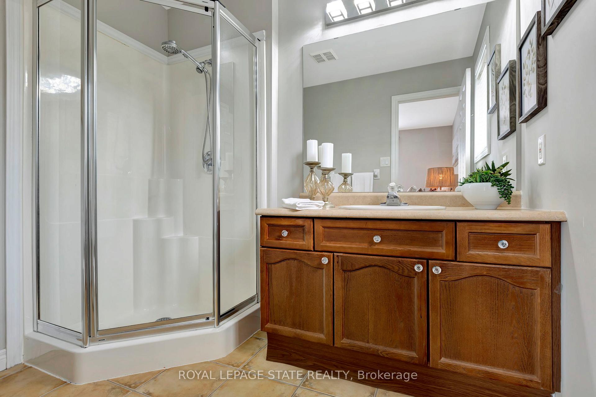 Photo 20 of 162 Silverlace Circle, Hamilton, Stoney Creek — HOMEH