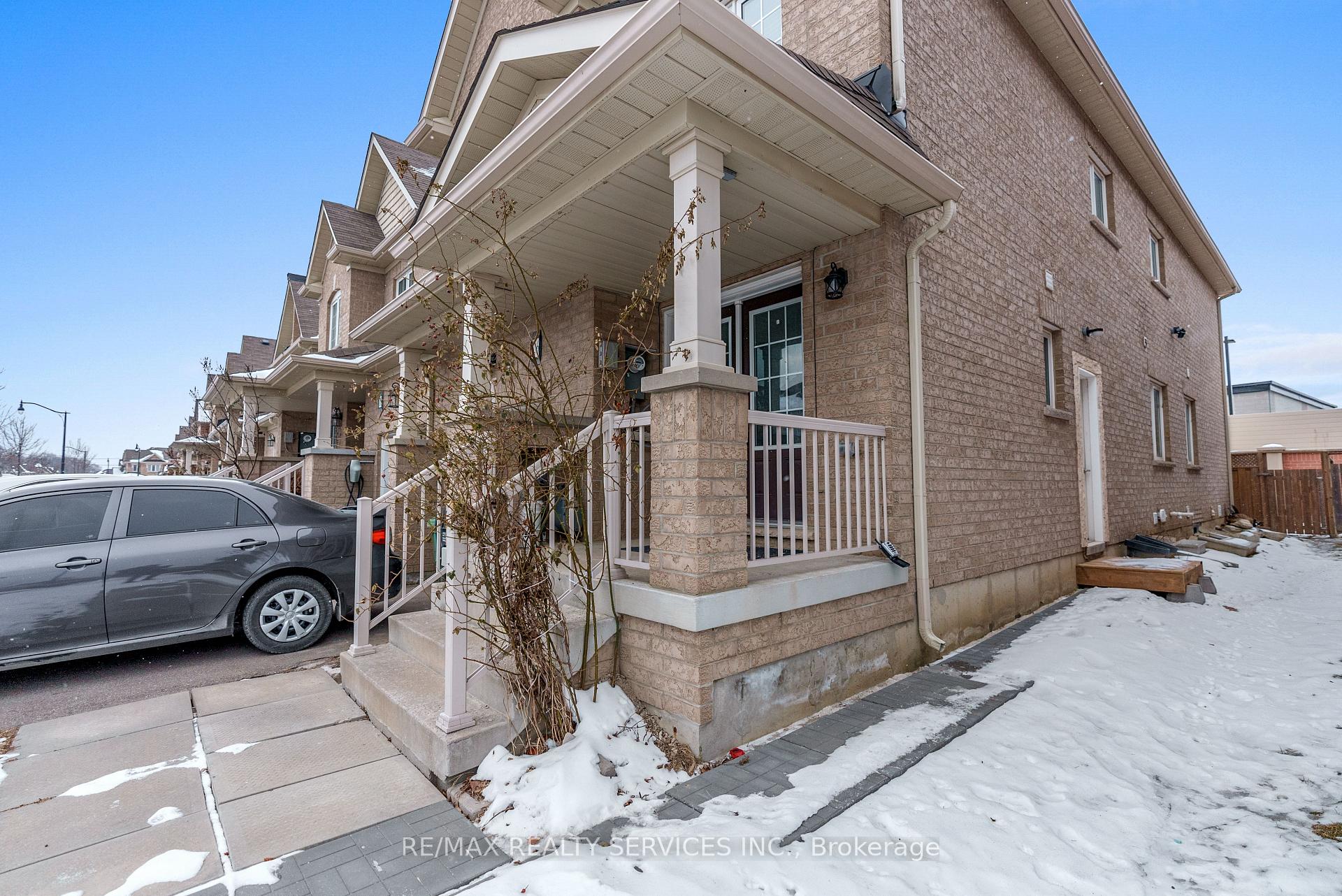 Photo 4 of Unit Upper, 106 Baffin Crescent, Brampton, Northwest Brampton — HOMEH