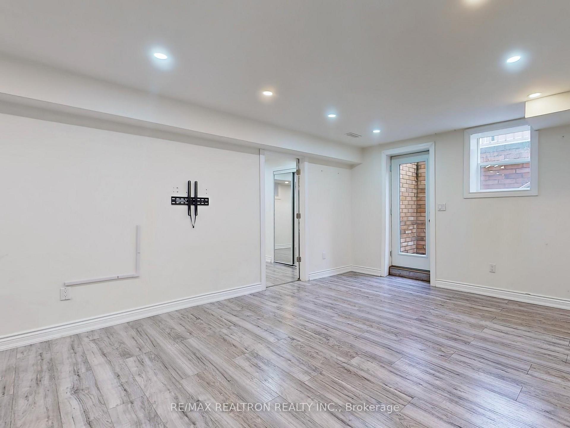Photo 5 of Unit Bsmt, 209 Butternut Ridge Trail, Aurora, Aurora Heights — HOMEH
