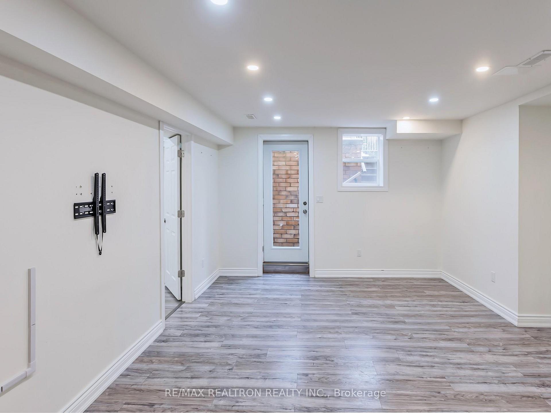 Photo 6 of Unit Bsmt, 209 Butternut Ridge Trail, Aurora, Aurora Heights — HOMEH