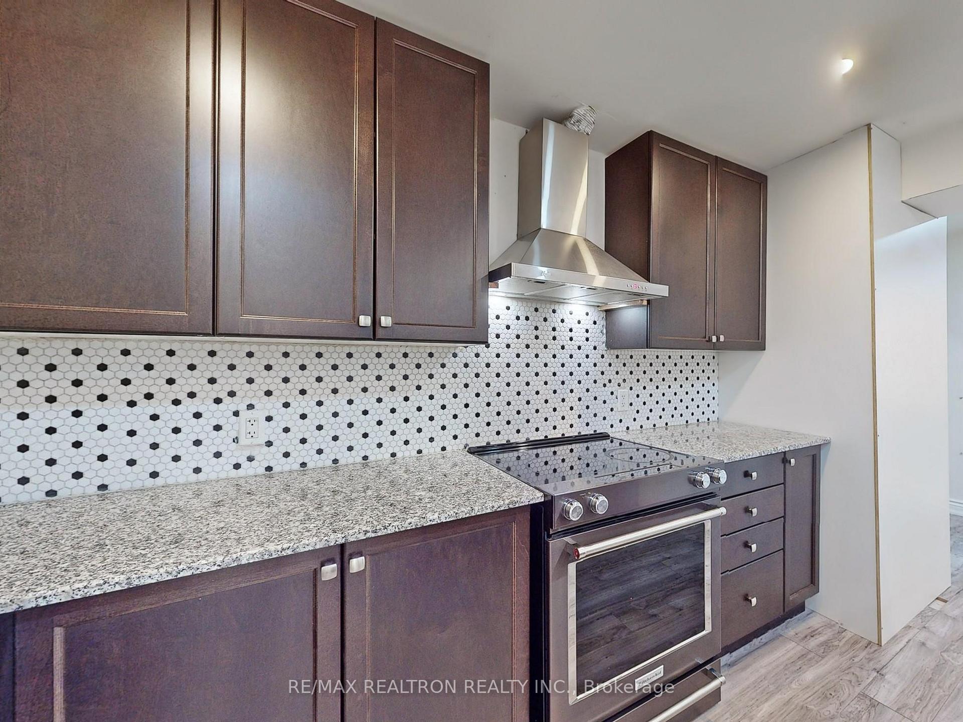 Photo 15 of Unit Bsmt, 209 Butternut Ridge Trail, Aurora, Aurora Heights — HOMEH