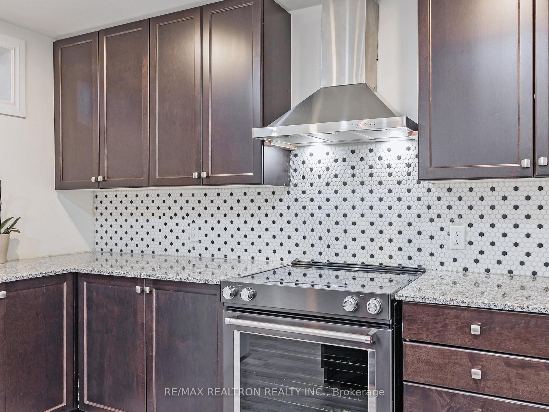 Photo 16 of Unit Bsmt, 209 Butternut Ridge Trail, Aurora, Aurora Heights — HOMEH