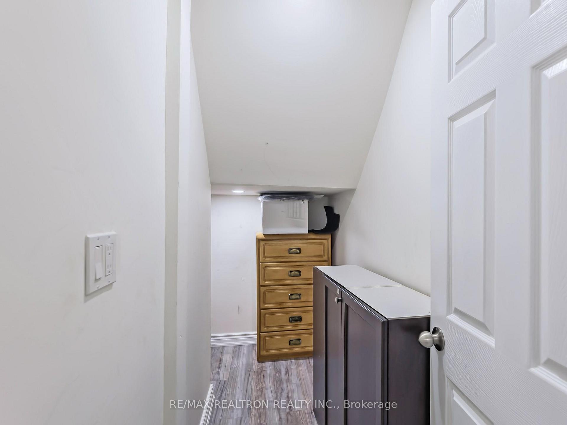 Photo 27 of Unit Bsmt, 209 Butternut Ridge Trail, Aurora, Aurora Heights — HOMEH