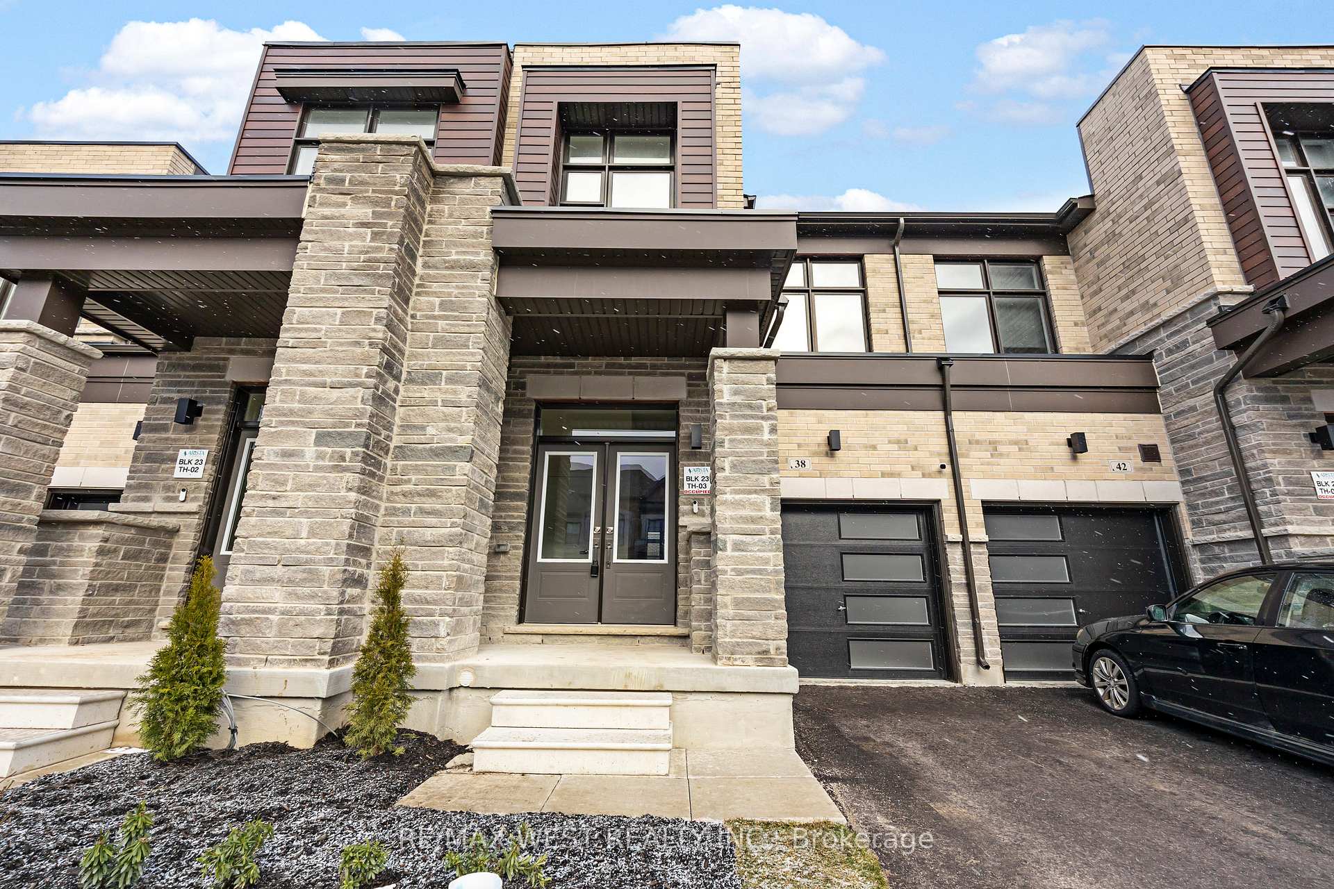 Photo 5 of 38 Singhampton Road, Vaughan, Kleinburg — HOMEH