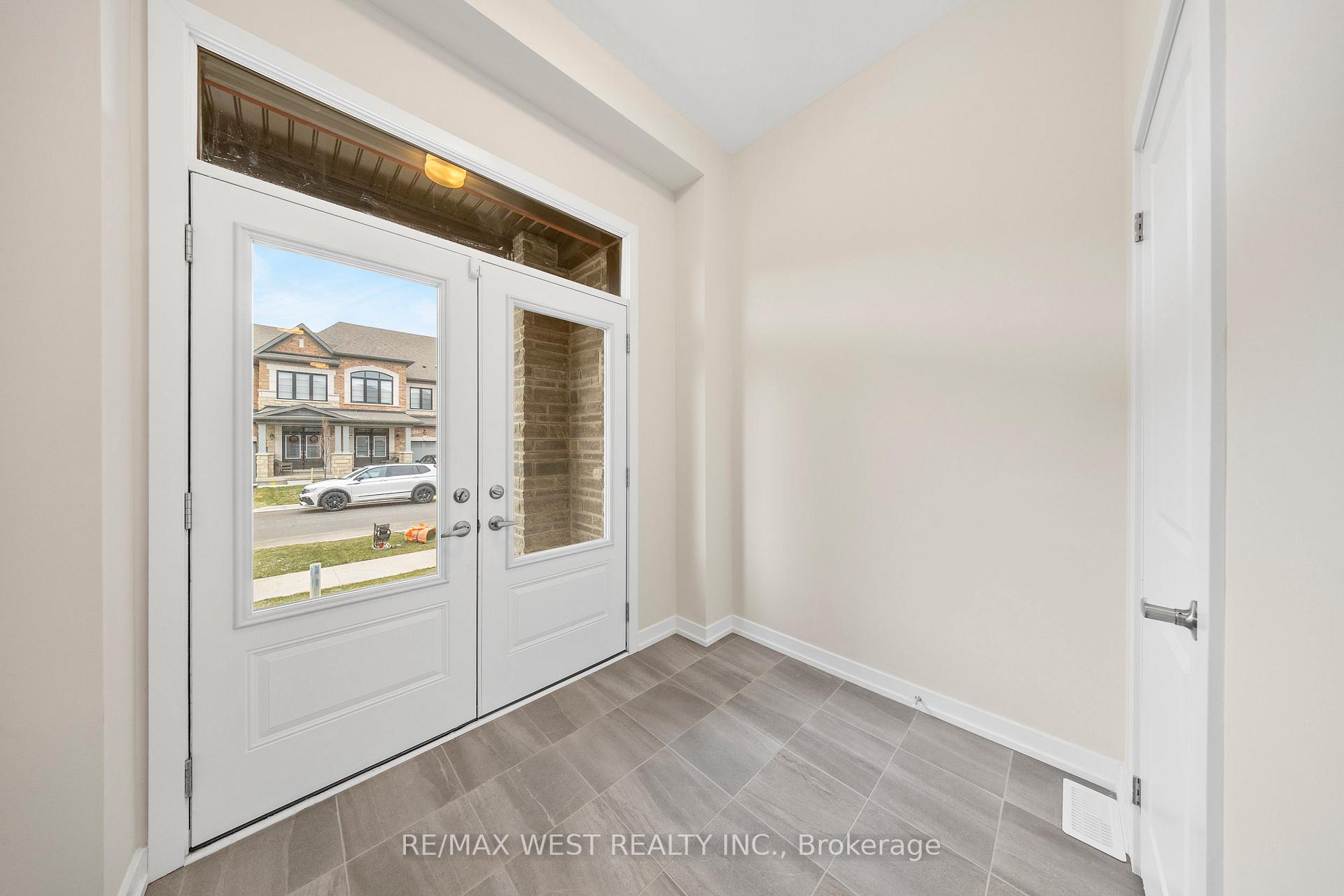 Photo 6 of 38 Singhampton Road, Vaughan, Kleinburg — HOMEH