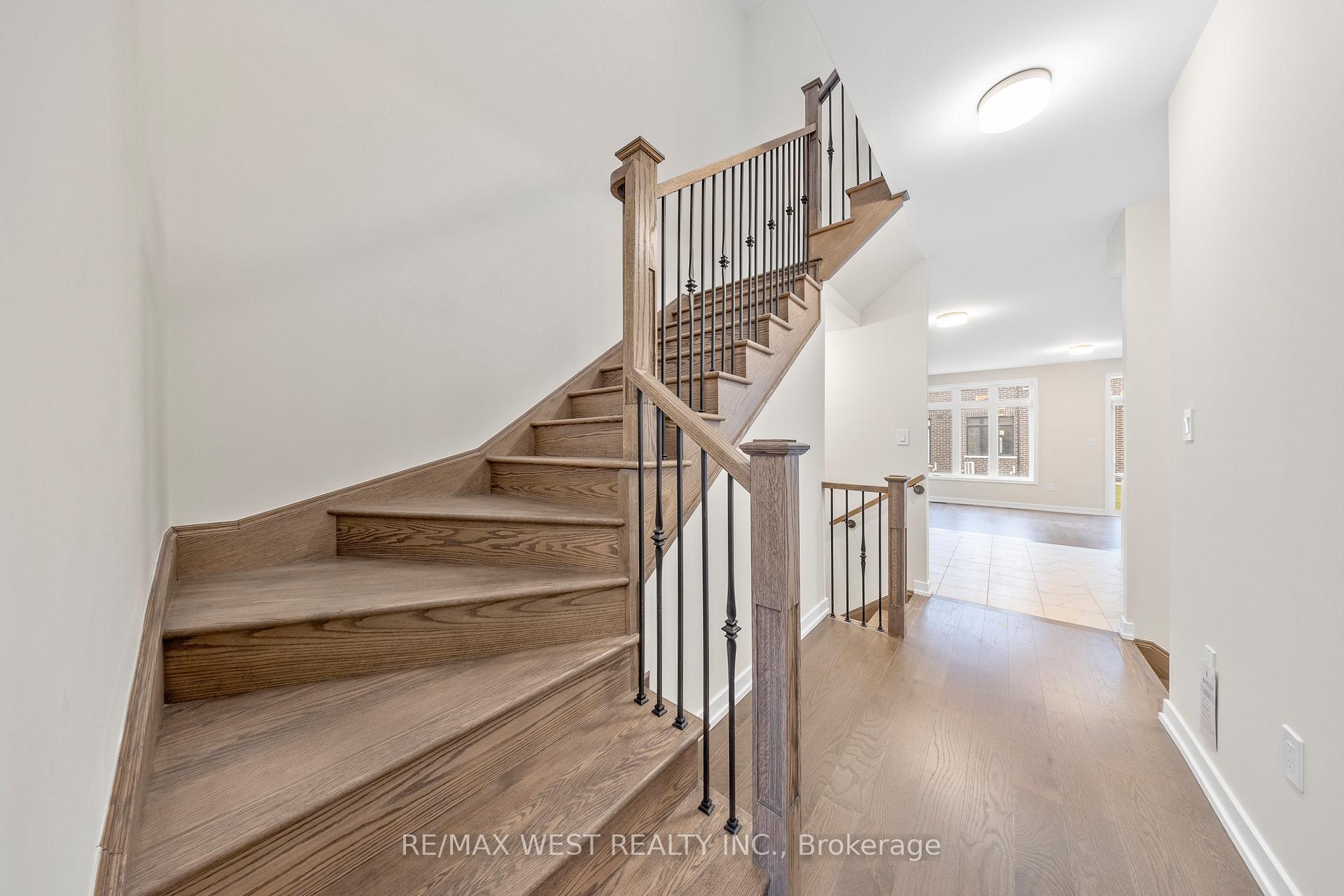 Photo 7 of 38 Singhampton Road, Vaughan, Kleinburg — HOMEH