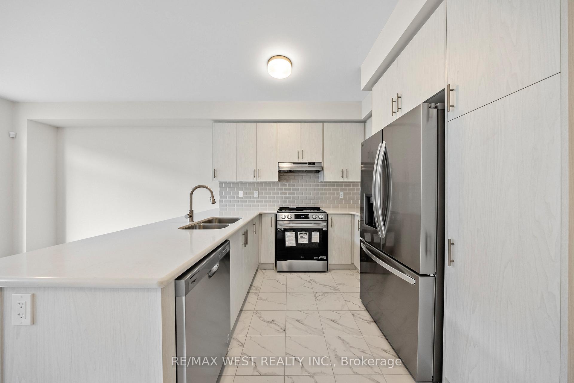 Photo 10 of 38 Singhampton Road, Vaughan, Kleinburg — HOMEH