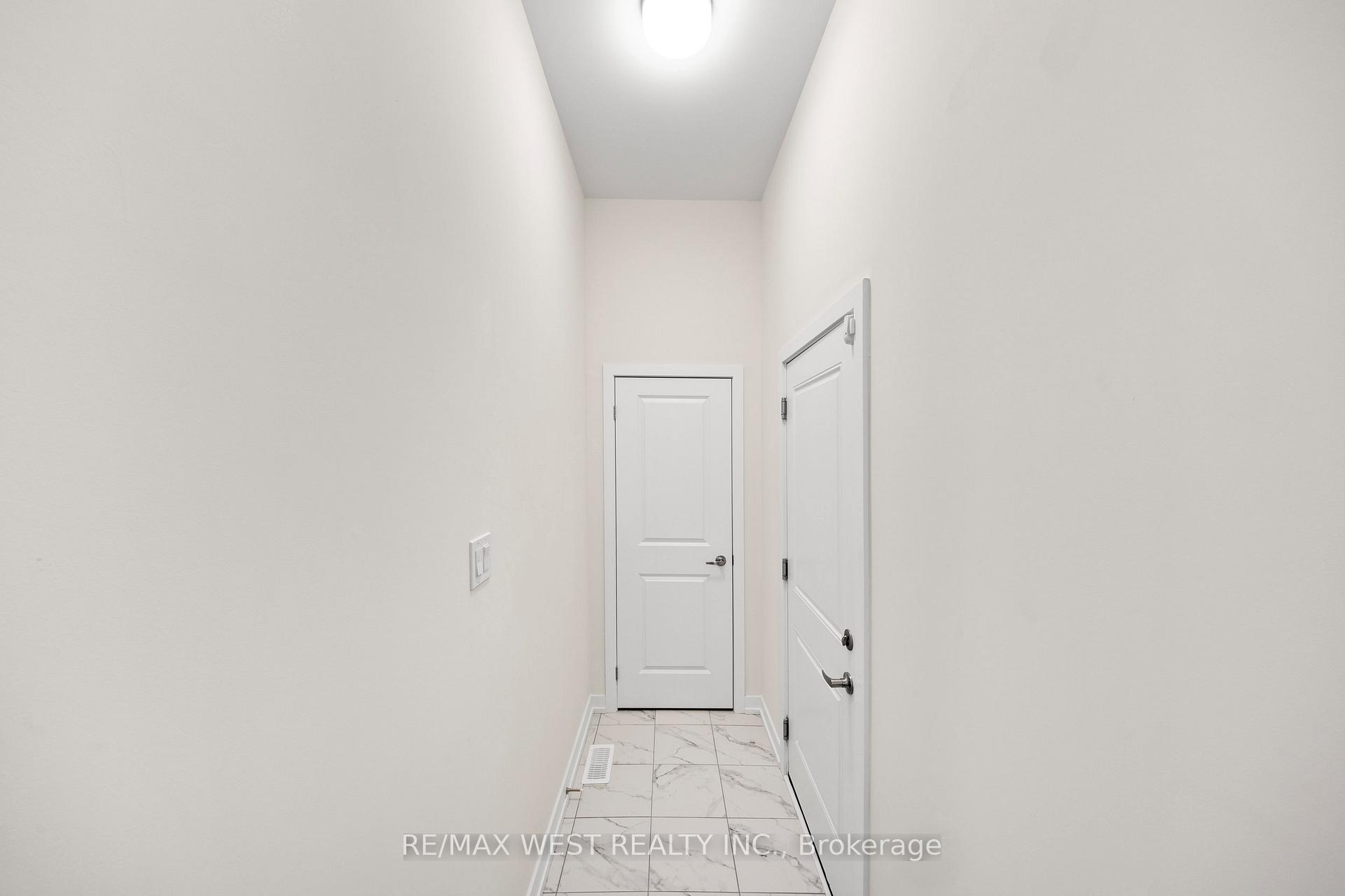 Photo 17 of 38 Singhampton Road, Vaughan, Kleinburg — HOMEH
