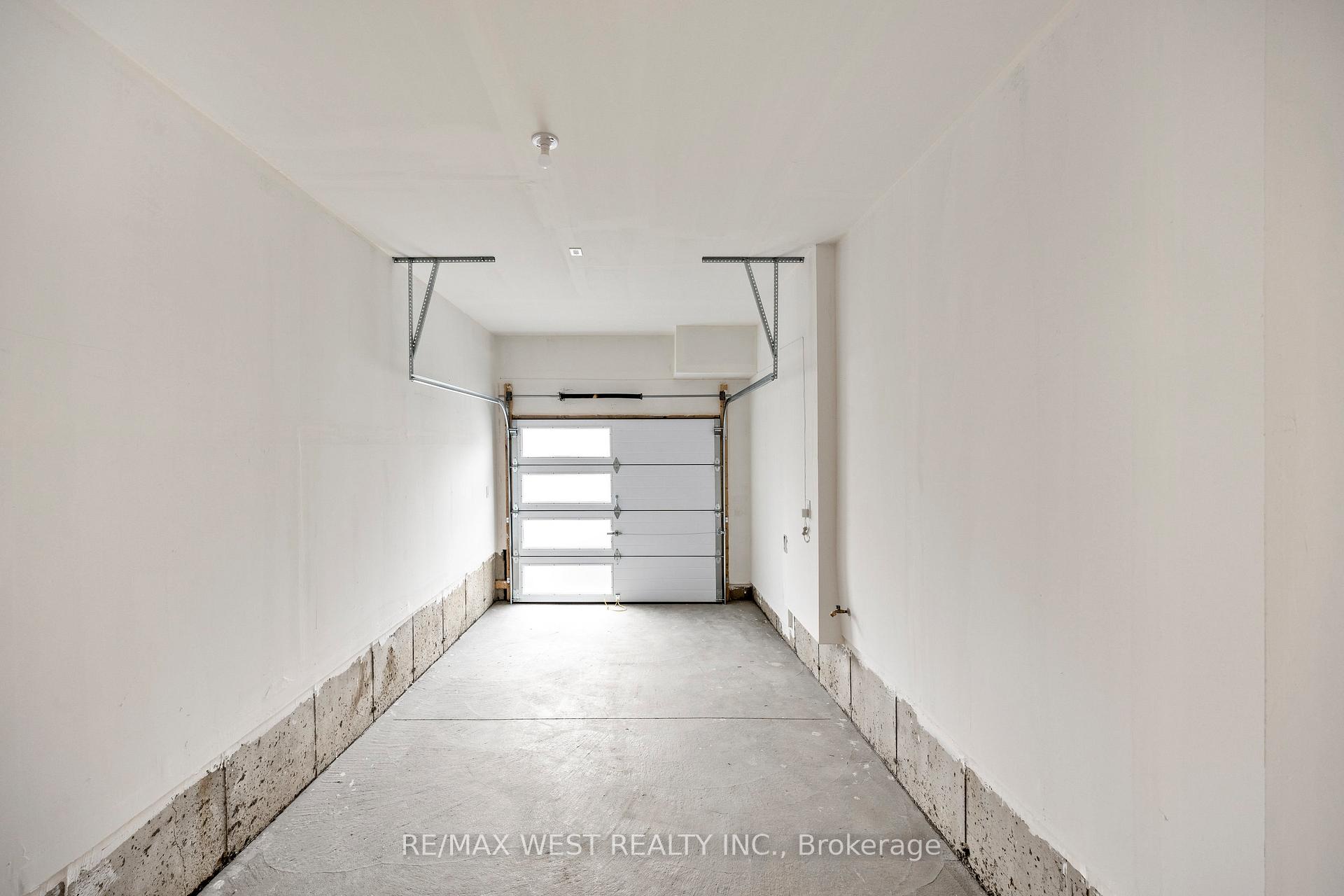 Photo 18 of 38 Singhampton Road, Vaughan, Kleinburg — HOMEH