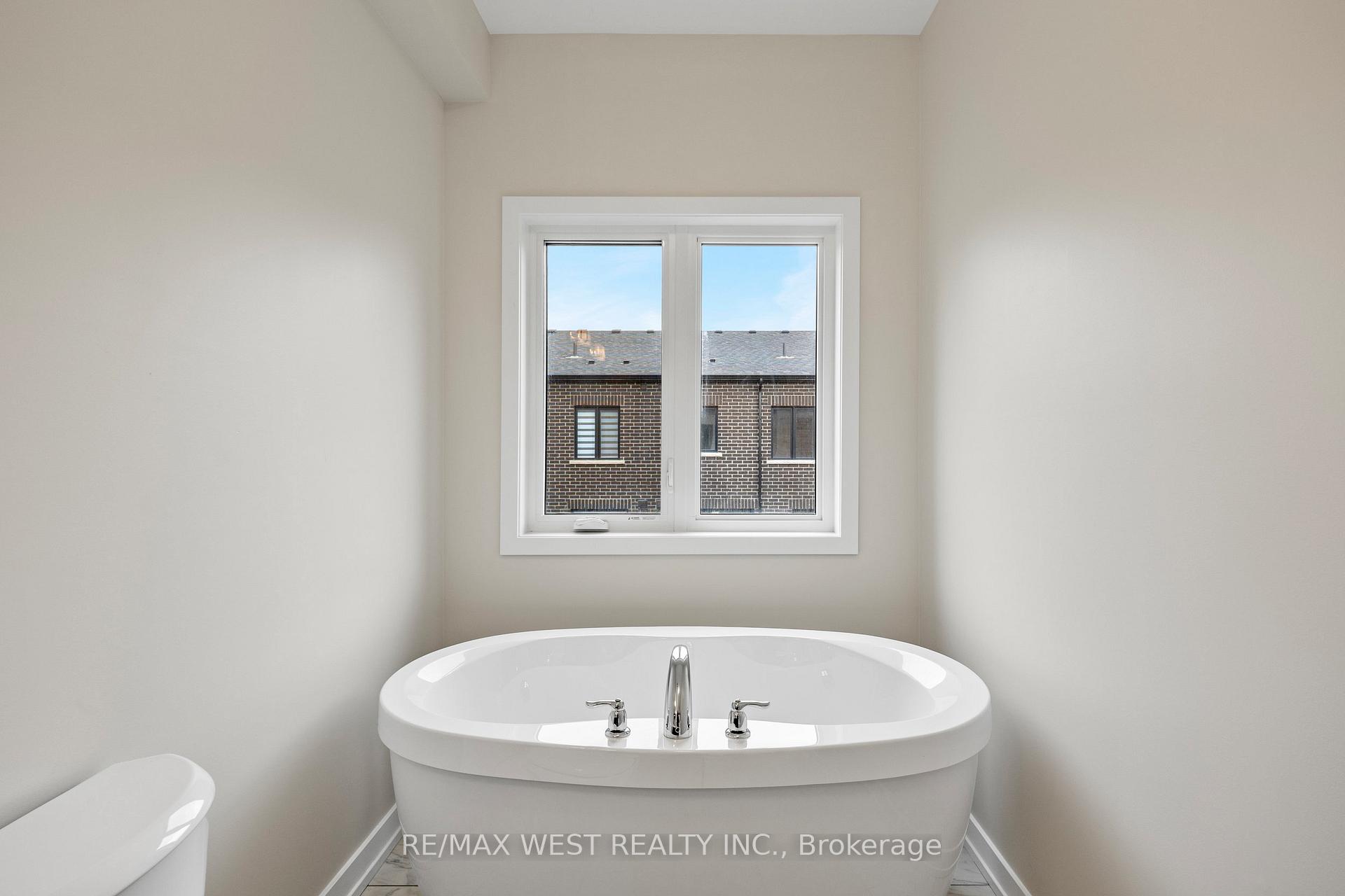 Photo 25 of 38 Singhampton Road, Vaughan, Kleinburg — HOMEH