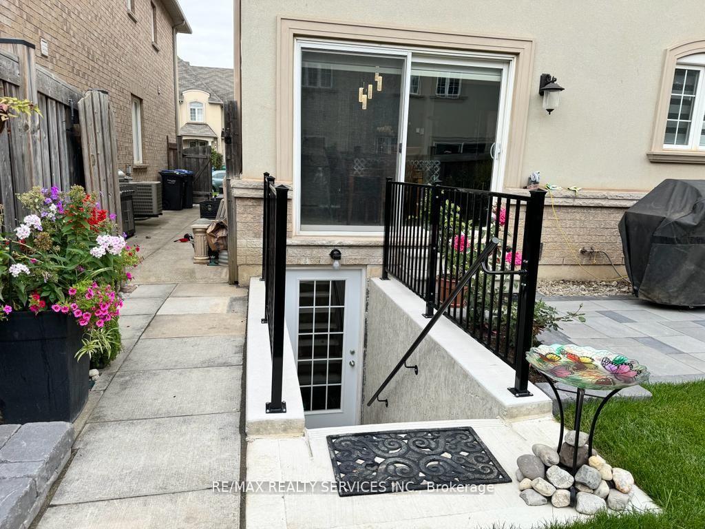 Photo 4 of Unit BSMT, 19 Beachville Circle, Brampton, Credit Valley — HOMEH