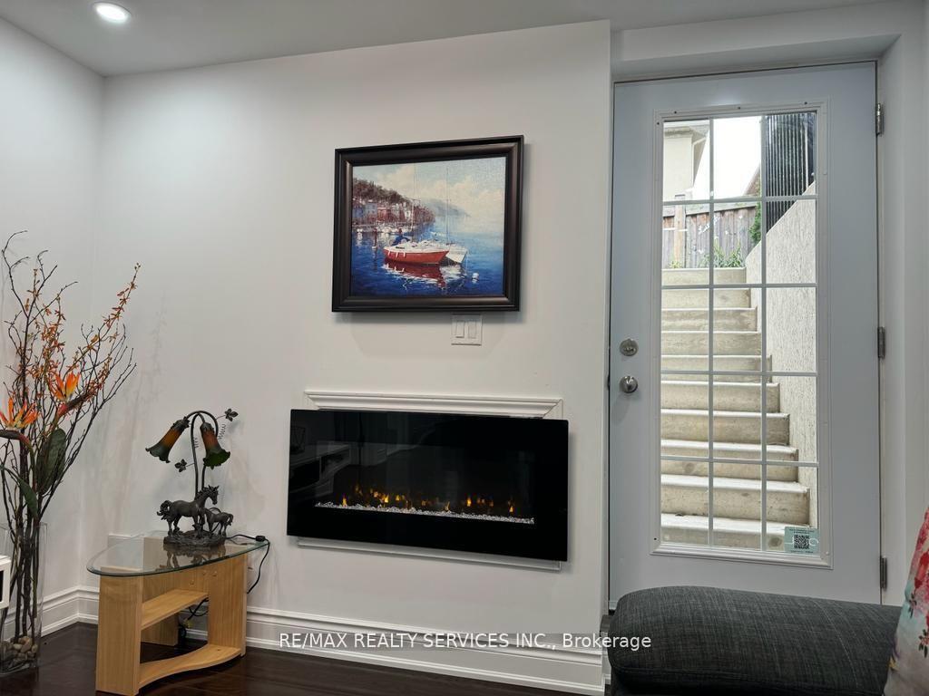 Photo 2 of Unit BSMT, 19 Beachville Circle, Brampton, Credit Valley — HOMEH