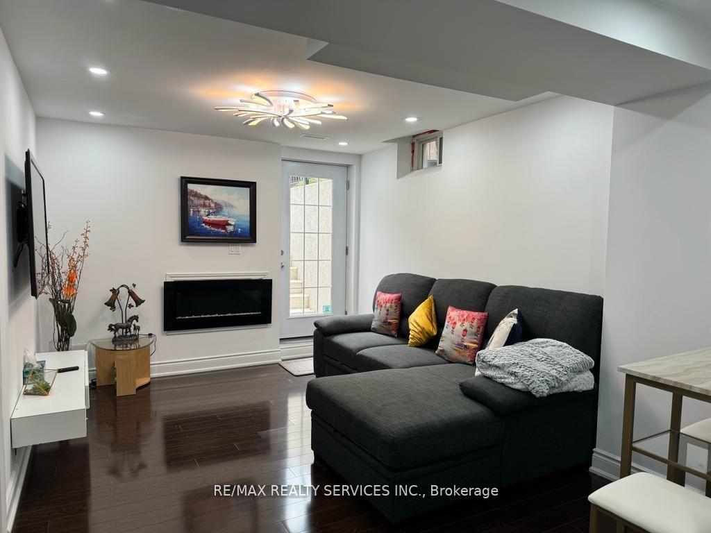 Photo 5 of Unit BSMT, 19 Beachville Circle, Brampton, Credit Valley — HOMEH