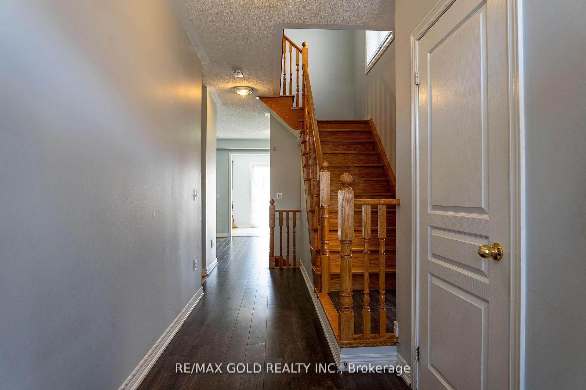 Photo 5 of Unit (Upper), 11 Vanderpool Crescent, Brampton, Bram East — HOMEH