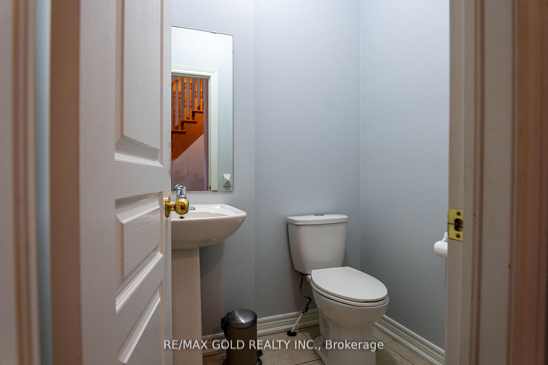 Photo 4 of Unit (Upper), 11 Vanderpool Crescent, Brampton, Bram East — HOMEH
