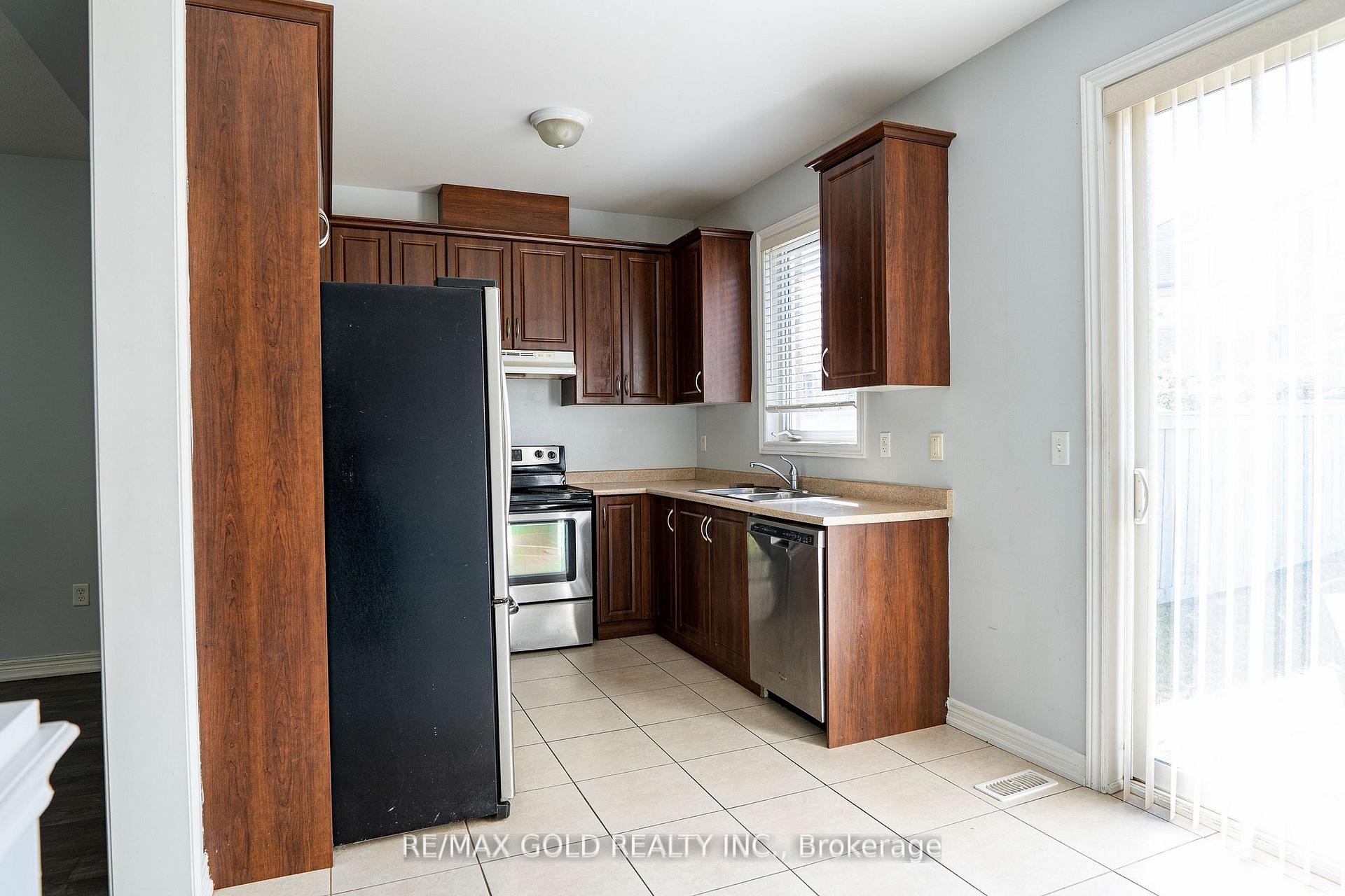 Photo 7 of Unit (Upper), 11 Vanderpool Crescent, Brampton, Bram East — HOMEH